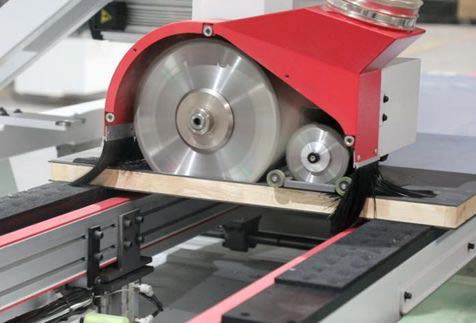Beaver DOORCUT CNC  Поперечный обрезной агрегат Y (1 шт )  Предназначен для поэтапной обрезки полотна двери по короткой стороне (сначала верхняя часть, затем нижняя) 